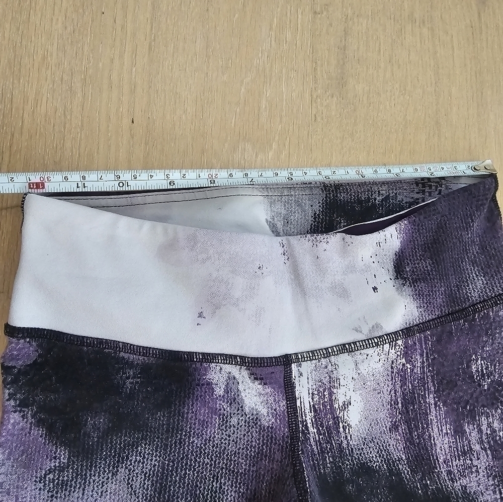 ALO YOGA Tie-Dye Airbrush Capri Purple Leggings- Size Small - Picture 11 of 14